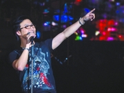 汪峰昨晚武汉开唱 存在的意义就是和你一起怒放