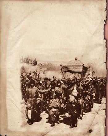 <em>慈禧太后</em>陵墓被挖后<em>遗体</em>出土时的景象[图集]_