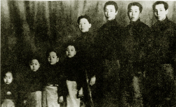 ��&ldquo;������&rdquo;��ϵ�������������ع�Ȣ��6λ���ˣ�����6λ���˹�Ϊ��������8�����ӡ����ڵ����Ǵ�඼ֻ��Ϥ��&ldquo;��������&rdquo;����һ���±䡢�����±���������ѧ�������������߸��ܵ�֪֮���١���ѧ�����߸��ֱܷܵ�����ѧ������ѧ������ѧ˼����ѧɭ����ѧ������ѧӢ����ѧ�����ڼ���������������е������˴�½���е�ȥ��̨�壬�е���Զ���������������Ų�ͬ��������2001�꣬��ѧ�����ţ��������ֵ������һ��ȥ�����ˡ�