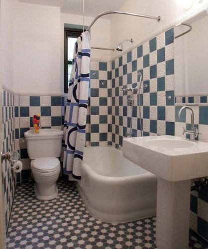 瓷砖巧妙拼接 小浴室也有大气装饰感