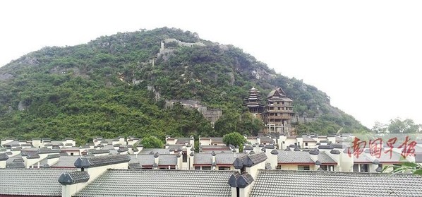 别墅业主“围山建楼” 自称防止山体滑坡危险