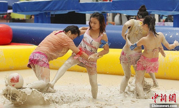 暴力的日本<em>女生摔跤</em>活动-中国学网-中国IT综合