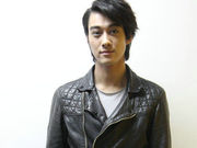 混血歌手James全新单曲签售会 人气爆棚秒杀女粉 