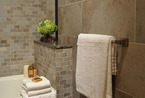 浴室装潢抛弃“小气” 大瓷砖助你打造大气舒适浴室