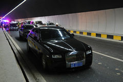 泉州：劳斯莱斯、宾利、奔驰隧道内连环撞