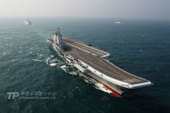 军方首次公开航母编队训练照