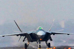 歼-20战机2011号机首次正面亮相