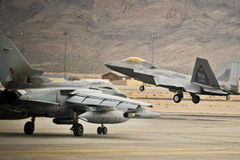 美2014红旗军演开幕 F22战英澳战机