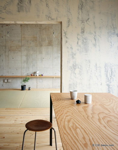回到最初的质感 地板铺禢禢米的日式毛胚屋居家风格