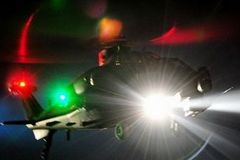 陆航武直-10机群夜训场景震撼