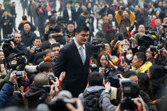 记者群中的姚明