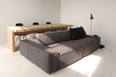 Isolagiorno是一家意大利公司推出的针对小户型空间设计的组合型家具。它针对小户型客厅与餐厅公用空间的特点，将客厅沙发和餐桌结合在一起，互借功能，实现以最少的占地面积实现最多的功能的目的。Isolagiorno还提供多种材质、颜色、风格的个性化定制服务。（凤凰家居编译）
