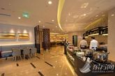 上海国际医学中心的餐厅，引进了全套的酒店餐饮模式，环境和菜品都比肩上海的一流酒店。（实习编辑李丹）