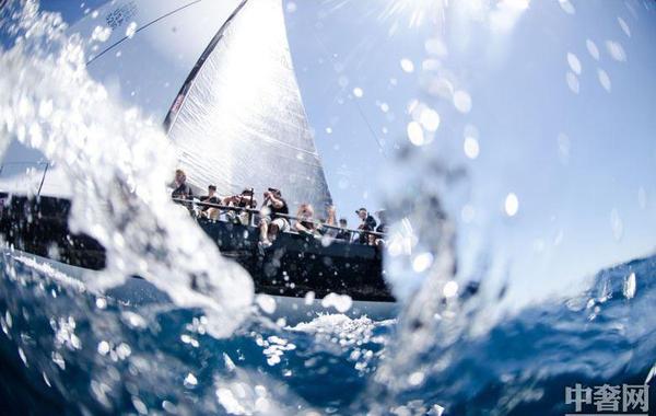 日前，2013年西班牙国王杯帆船赛（32nd Copa del Rey Audi Mapfre）在帕尔马正式扬帆，作为欧洲最为重要的帆船赛事之一，来自全世界23个国家过百艘帆船竞逐扬帆。