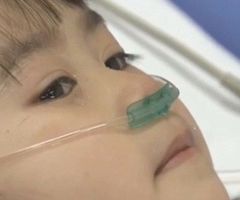 韩沉船事故中获救的6岁小女孩 