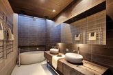 浴室是我们每天都会使用的空间，它的重要性大大超出我们的预期。从明亮的氛围到简洁的设计，现代风格的浴室早已超越了空间的限制。在这两者之间，设计师通过细节来改造沉闷的浴室，将其变成梦幻般的放松和清新的空间。（实习编辑：王臻）