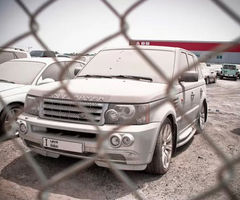 迪拜遍地豪车被遗弃