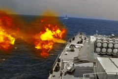 中俄舰队实弹演习 炮火凶猛