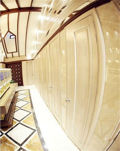 新疆超豪华公厕装修如宫殿 耗资200多万免费使用 