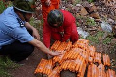 江苏废旧炮弹包“火腿肠”引爆