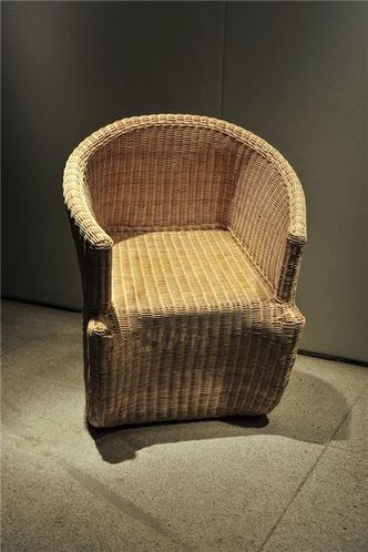 “为坐而设计”回顾展 关于座椅的装置艺术设计展