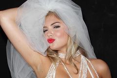 22岁“抖奶超模“爆红历程