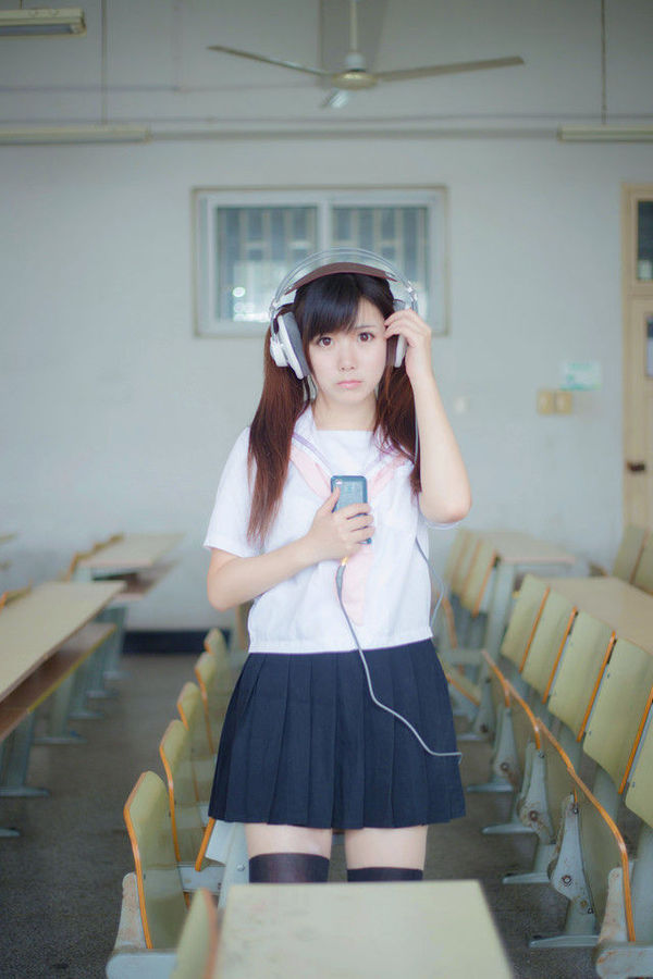 二次元幼齿萌妹 黑丝制服诱惑耳机美图
