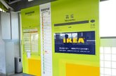 为了宣传即将开张的立川店，日本IKEA打造了一个“IKEA牌”的「Party Train」狂欢地铁。