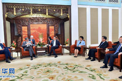 李克强会见美国国务卿克里和财长雅各布·卢