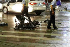 广东中山一改装摩托车酿车祸