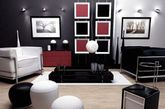 黑白是室内设计中最为重要的色彩之一。在家居中他们可以与不同颜色搭配出不同的气质。素洁、简朴，有现代感，作为无彩色系的黑白是色彩的两个极端，他们单纯而简练，节奏明确，是家居设计中永恒的配色。四季皆宜的黑白装饰褪去缤纷色彩，洗尽生活的铅华，将简约与高级化身为一种低调的奢华，平静但不失深刻，让家居历久弥新。黑与白，永远的经典！(实习编辑：辛莉惠)