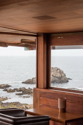 葡萄牙阿尔瓦罗•西萨波设计 海湾边的波诺瓦餐厅