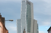 中世纪的防御塔楼，法兰克福。在2011年完成， 35层楼高的Nextower，蔑视一切，14世纪的工程师将Eschenheimer变成可能。（实习编辑：江冬妮）