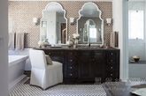     摩洛哥风格以鲜明的色彩、夸张的图案和大胆的设计成为近期设计界追捧的热潮，而现代摩洛哥风格更加的简约大方、宜居优雅，非常适合融入进浴室的装修设计。
    这些充满异域风情的元素，无论是放在起居室还是浴室，都能给家居环境带来眼前一亮的惊喜。（实习编辑：王臻）