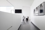 纯白极简主义公寓设计 开放宽广的生活空间