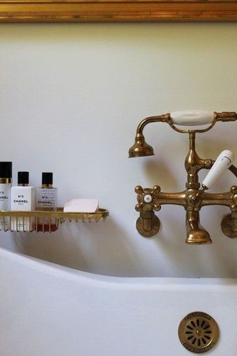 金属雕花小细节 浴室装出轻奢感