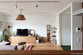 由年轻一代设计师成立的日本设计公司 nu by renovation 以老屋拉皮与轻装修的概念，让家具成为空间风格的主角。