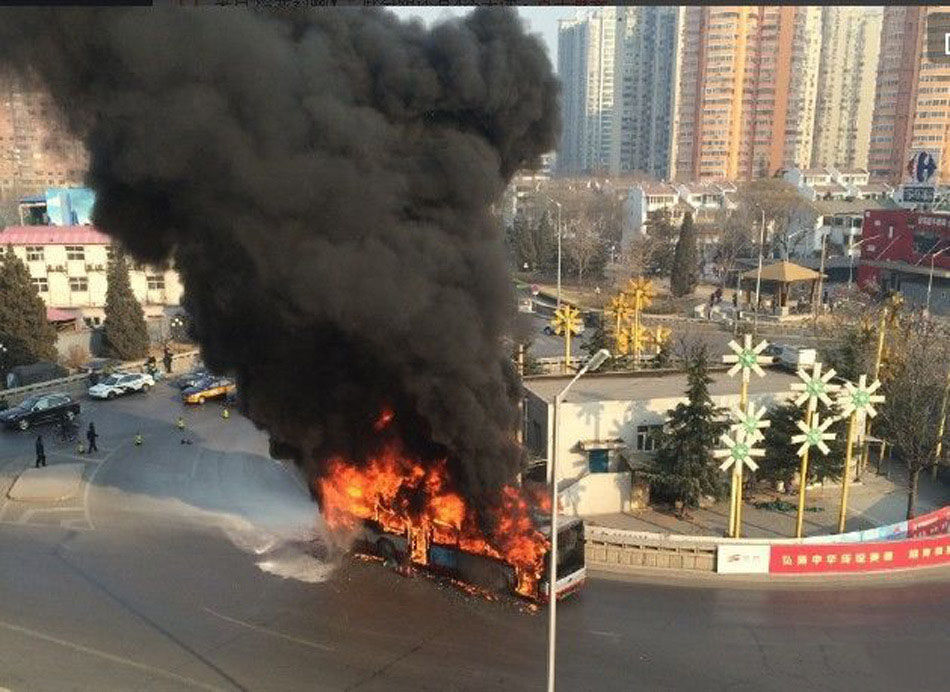 新加坡大水冲了富人区!百万豪车被淹