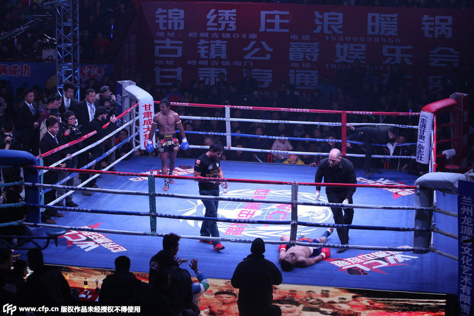 泰拳王播求两回合KO中国拳手 观众称像斗鸡