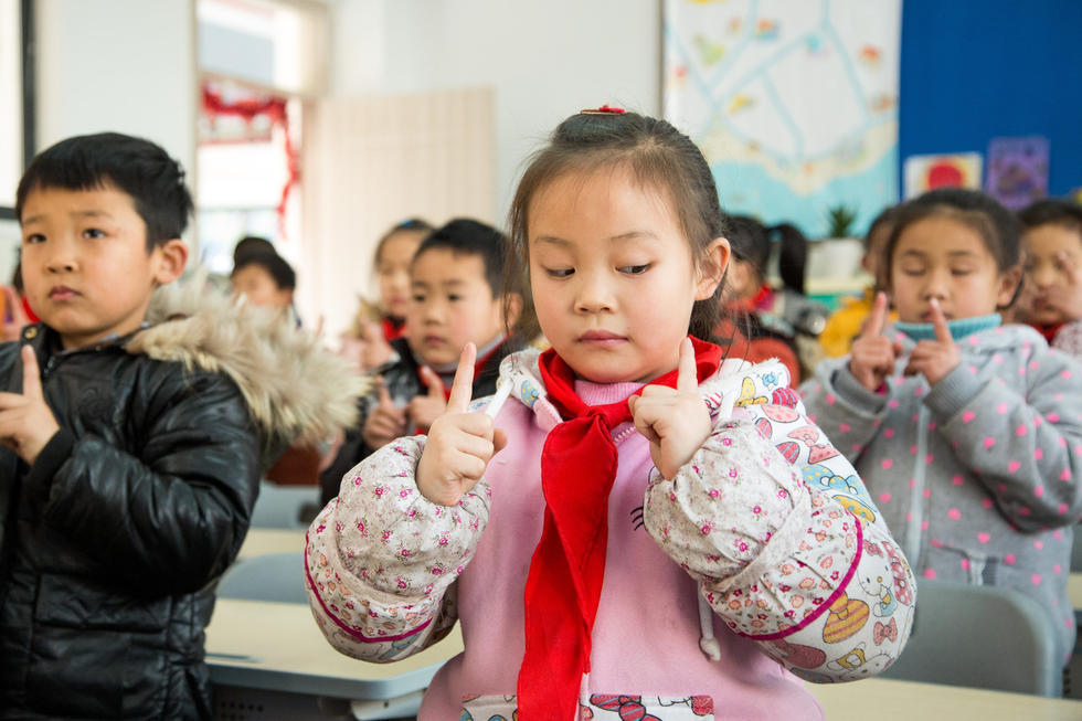 组图:大学生开动漫<em>咖啡厅</em> <em>女仆</em>为你<em>日语</em>服务