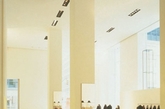 1995年为Calvin Klein设计的纽约曼哈顿旗舰店为帕森带来了世界的肯定，捷克Nový Dvůr修道院的僧侣们看到这家店的图片后力邀帕森重建修道院，后来这家修道院成为帕森最富盛名的一件作品。图：Calvin Klein纽约曼哈顿旗舰店。（实习编辑：陈尚琪）