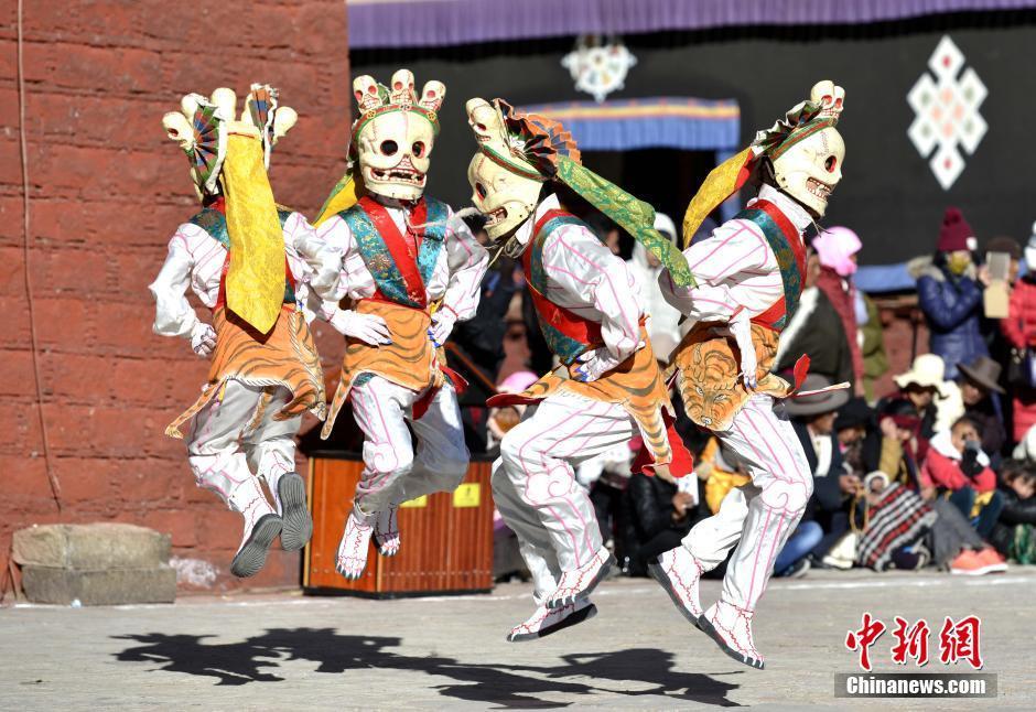 西藏楚布寺举行跳神仪式驱邪祈福 迎接藏历新年