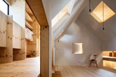 来自于日本静冈mA-style的建筑工作室带来这套蚂蚁之家，这是一套在日本御前崎市的家庭住宅。深色金属墙面，只有一个入口似乎有意的隐藏着。很佩服设计的屋中屋的设计，也是小编比较喜欢的复杂却温馨设计，每个空间都有着自己的功能，一套值得参考的居屋设计案例哟！(实习编辑：张曦)
