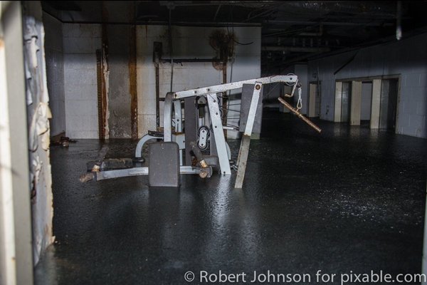 摄影师拍摄底特律废弃医院 猎奇如恐怖片片场