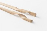 8、Rassen 一体筷子

本来，一双筷子就是一体的，而 Rassen 一体筷子的设计更加强了这个概念。筷子的尾部像是螺旋状的纹路将两根筷子卡住，可以合为一体。这些生活的细节，可以体现一个人的品味。