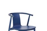 8.「上海蓝」BAC 椅子成品
BAC 椅拥有经典线形，完全由固态木炭灰制成。极简是设计师 Jasper Morrison 的特色，舒适的椅子和扶手让这件单品适用于任何场合。「上海蓝」苯胺的使用赋予它现代的活力。