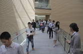 2015年4月25日，由《设计家》杂志主办，简一大理石瓷砖承办，凤凰网等权威媒体支持的“中国设计精英之旅”一行参观上海保利大剧院以及嘉定图书馆。