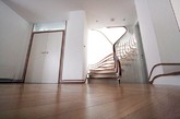 十七、Sensualscaping 楼梯
Atmos Studio 创建的雕塑式楼梯，整个楼梯就像树木一样，仿佛是从房子里长出来的一般，这种仿佛生长出来的线条甚至延伸到了整幢房屋。（实习编辑：谭婉仪）