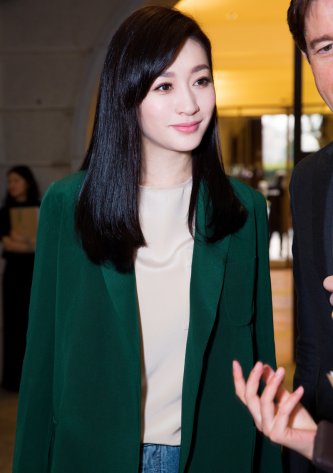 韩国美胸模特李波妮写真曝光 蕾丝内衣隐约秀