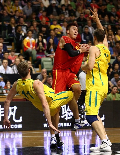 2012中国男篮奥运热身赛:中国55-66